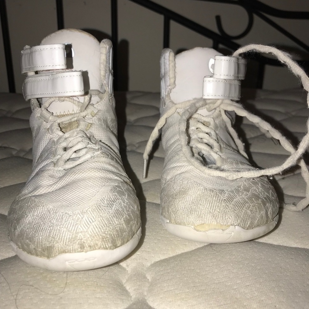 Size 8 Nfinity Titan cheer shoes